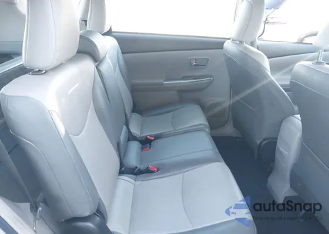 2016 Toyota Prius V Five z USA, uszkodzony, nr VIN JTDZN3EU0GJ043537